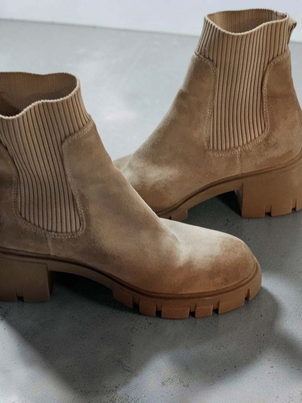 Steve Madden Hutch Women's Suede  Chelsea Ankle Boot Size 8.5 - Picture 7 of 8